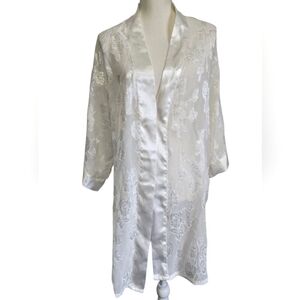 Vintage 1990s Y2k Dominique Simone Elegant White Floral Kimono Robe